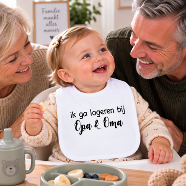 Baby Slabbetje met tekst-  ik ga logeren bij opa en oma
