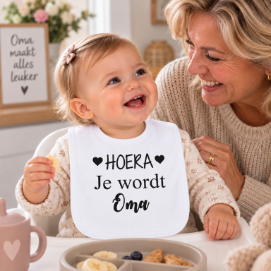 Baby Slabbetje met tekst -  hoera je wordt oma